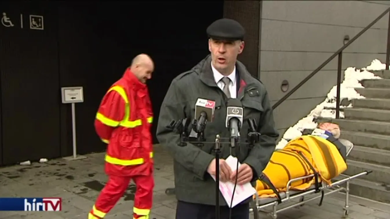 „Németh Szilárdot” hordágyon mentették ki a parlamentből