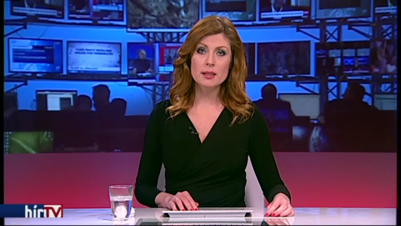 Nemrég még tolvajozta őket, most ajándékot osztott nekik Lázár János