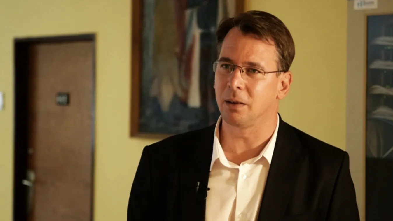 5 perc hírnév – Egyenesen