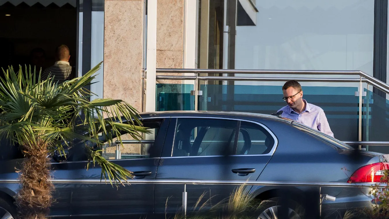 A krumpliosztó Rétvári szórólapjait a CBA-ban terjesztik