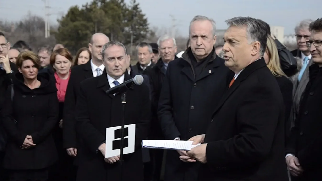 Orbán a várpalotai elkerülő átadóján is riogatott kicsit a migránsokkal