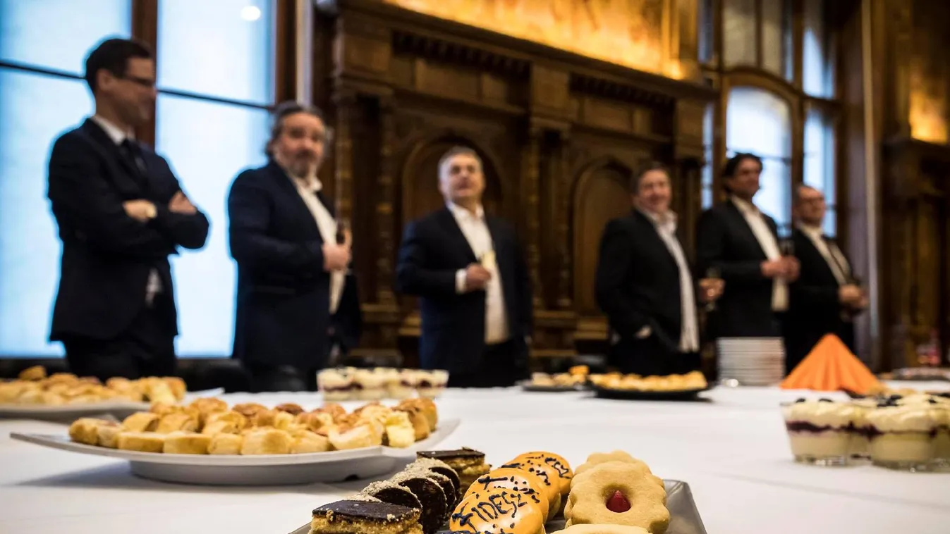 Összegyűltek a Fidesz-alapítók egy kis bulizásra