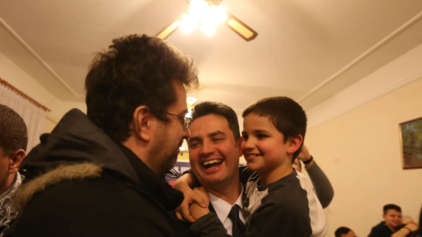 Megreccsent a Fidesz – Egyenesen