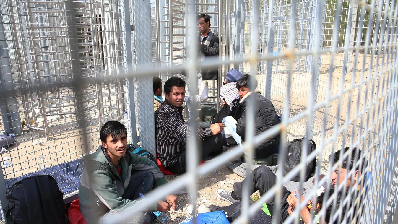 Illegálisan tart fogva menekülteket a kormány