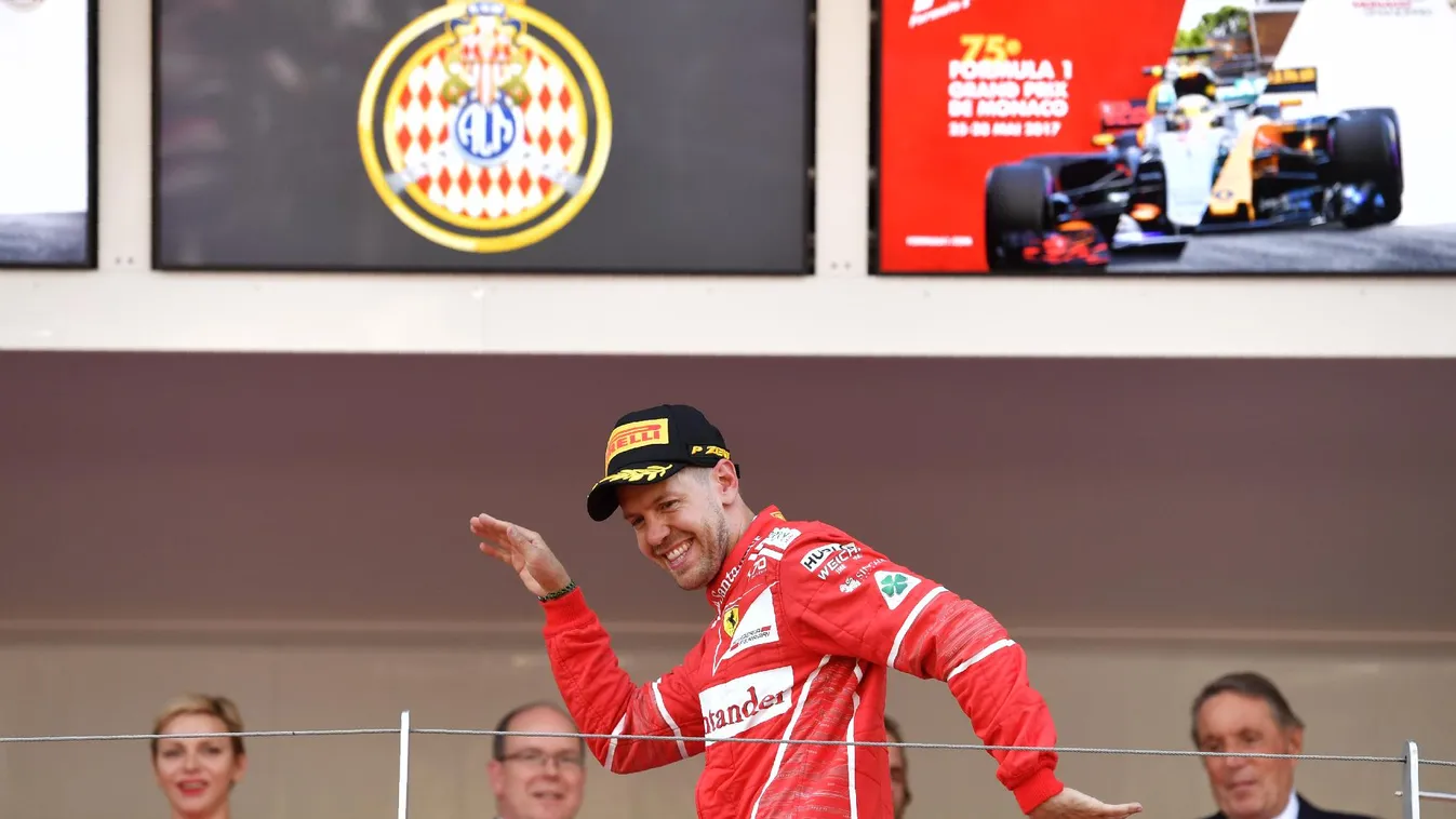 Vettel rajtol az élről, Hamilton csak negyedik