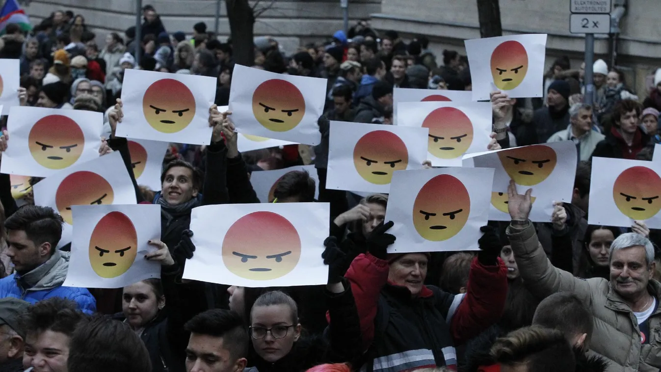 Több tízezres tömegre számít a rendőrség a szombati tüntetésen