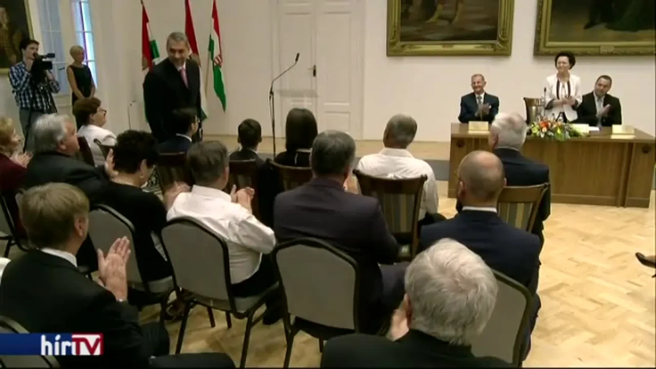 A baloldalnak üzent mandátuma átvételekor Lázár János