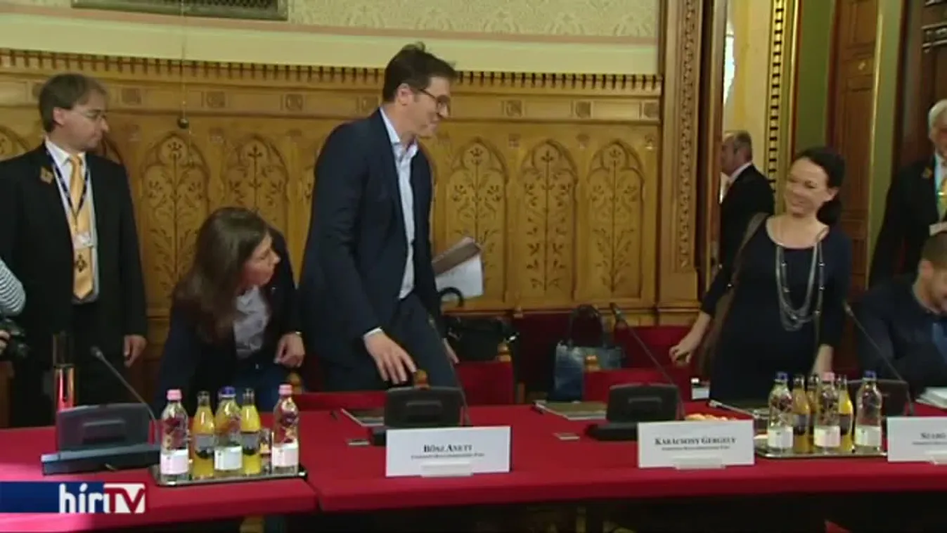 Nincs egység az ellenzékben, hogy mit kezdjenek a parlamenti politizálással