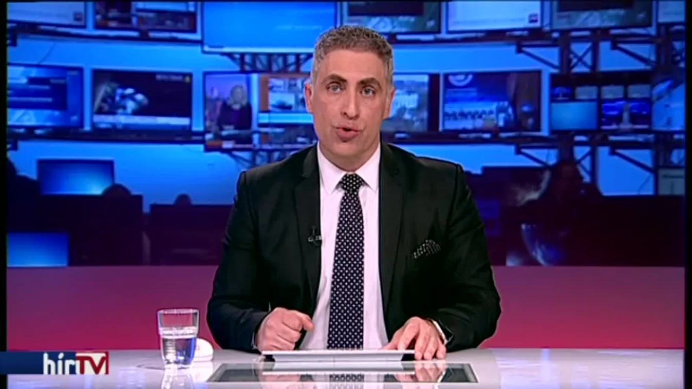 Az NVB-hez fordul a Momentum az Orbán-plakát miatt