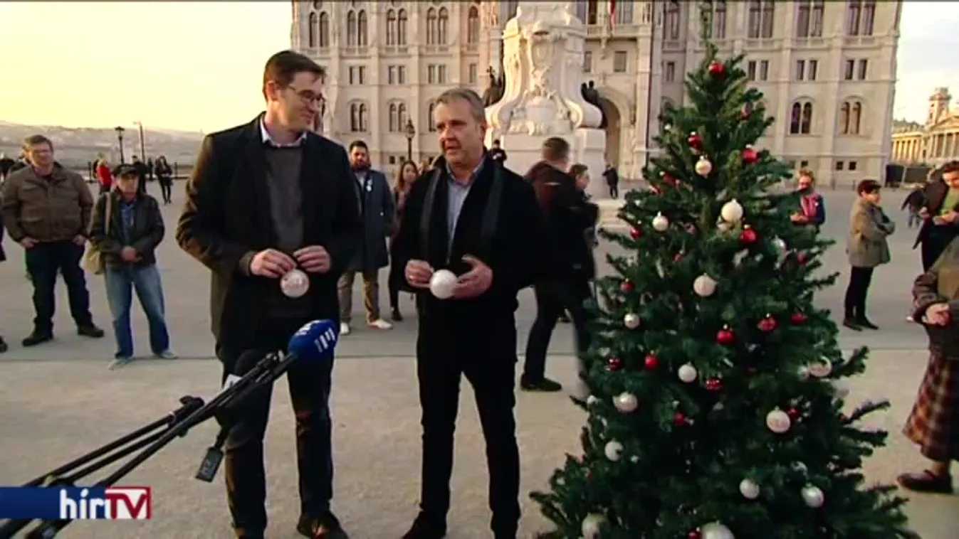 Az MSZP–Párbeszéd miniszterelnök-jelöltjük nevével viccelve tartott flashmobot