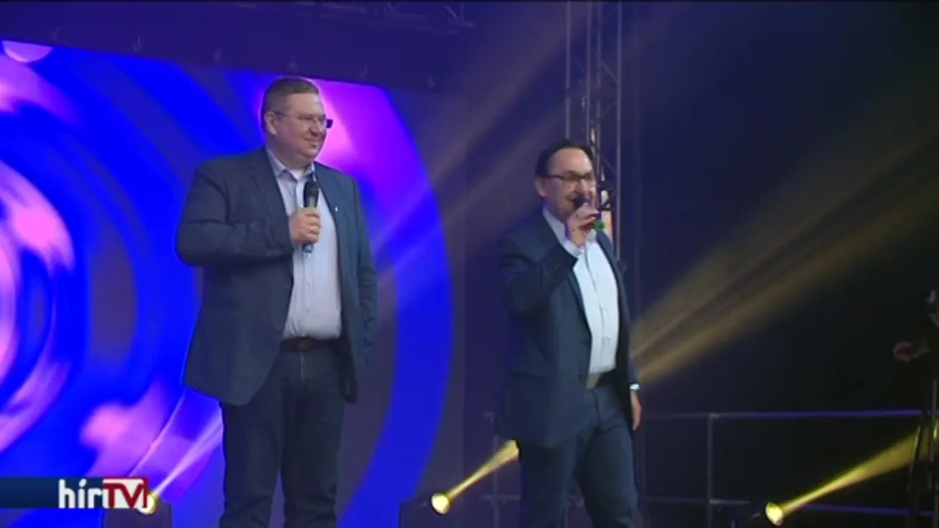 Kampányfinis: Fásy Ádámot és egy Ferrarit is bevetett a Fidesz