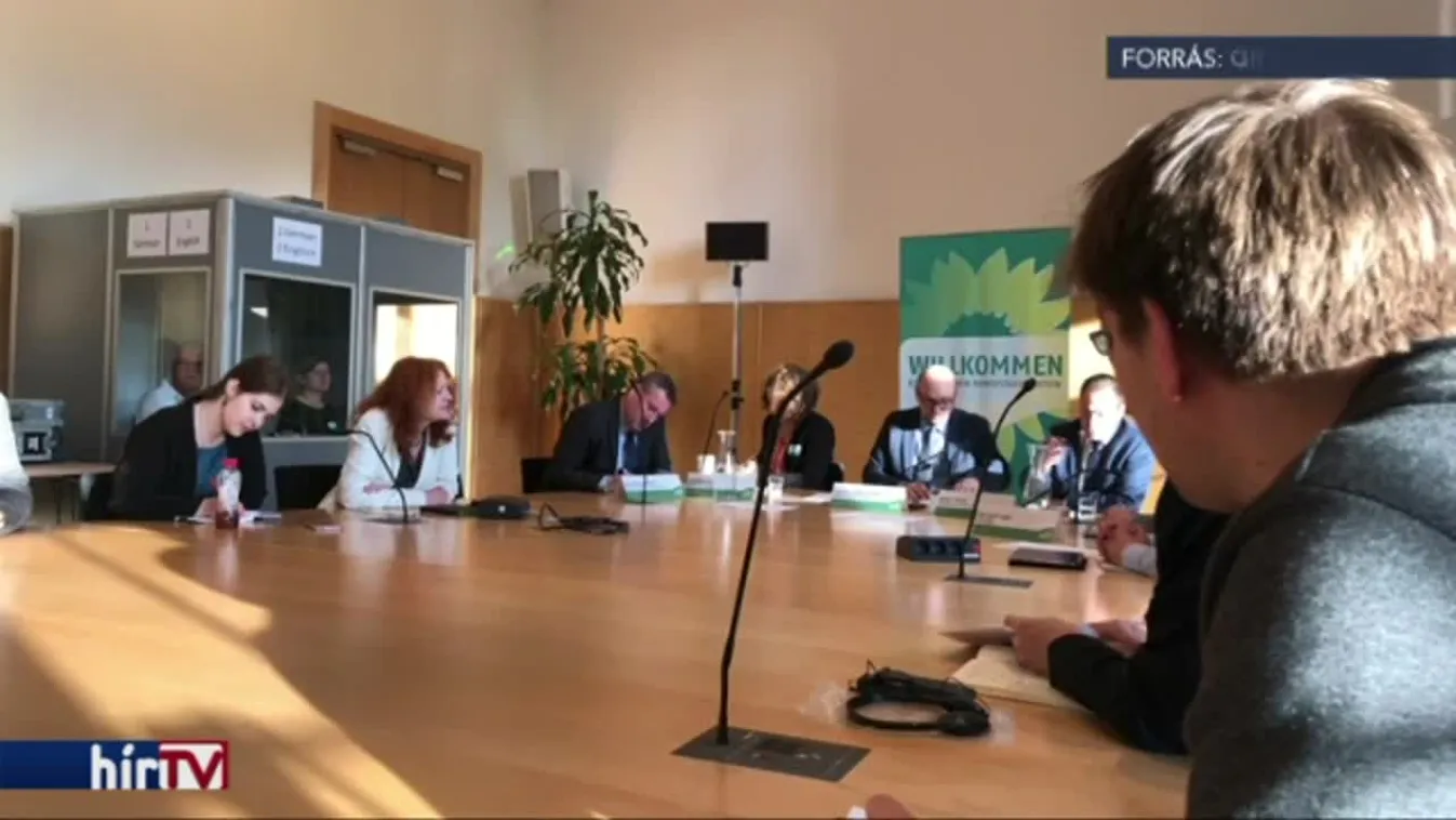 A Néppárt kényszeríthetné visszavonulóra Orbánékat