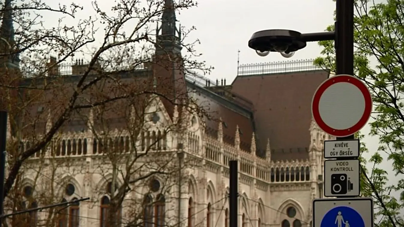 Kamerák pásztázzák majd a tüntetőket a Kossuth téren