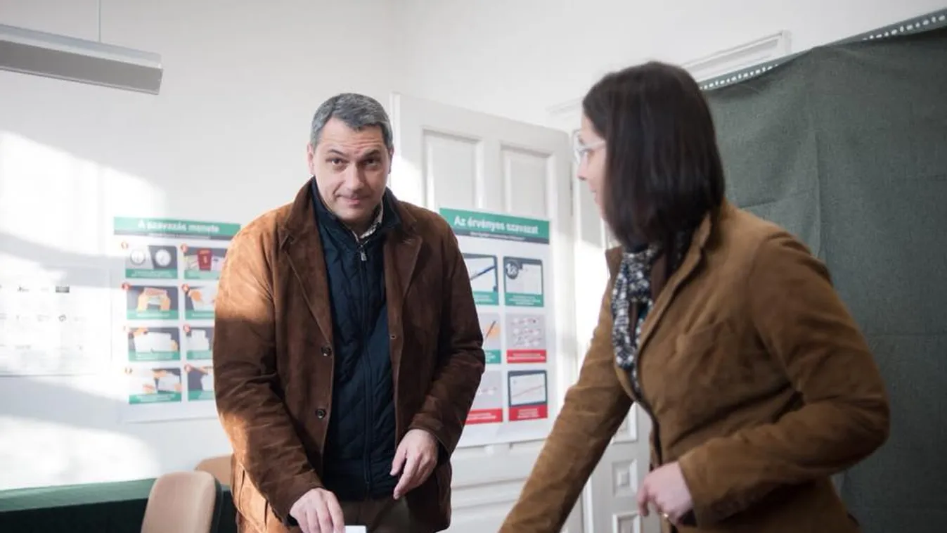 Lázár biciklin, Molnár Gyula kisfiával ment szavazni