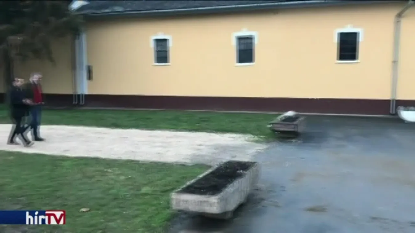 A mezőhegyesi ménesbirtokon kampányolt Lázár