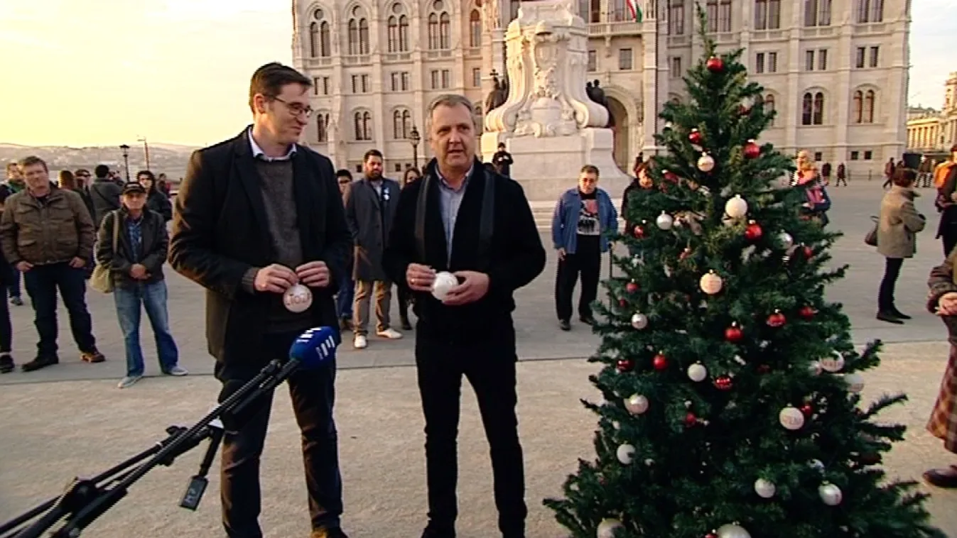 Az MSZP–Párbeszéd a miniszterelnök-jelöltje nevével viccelve tartott flashmobot