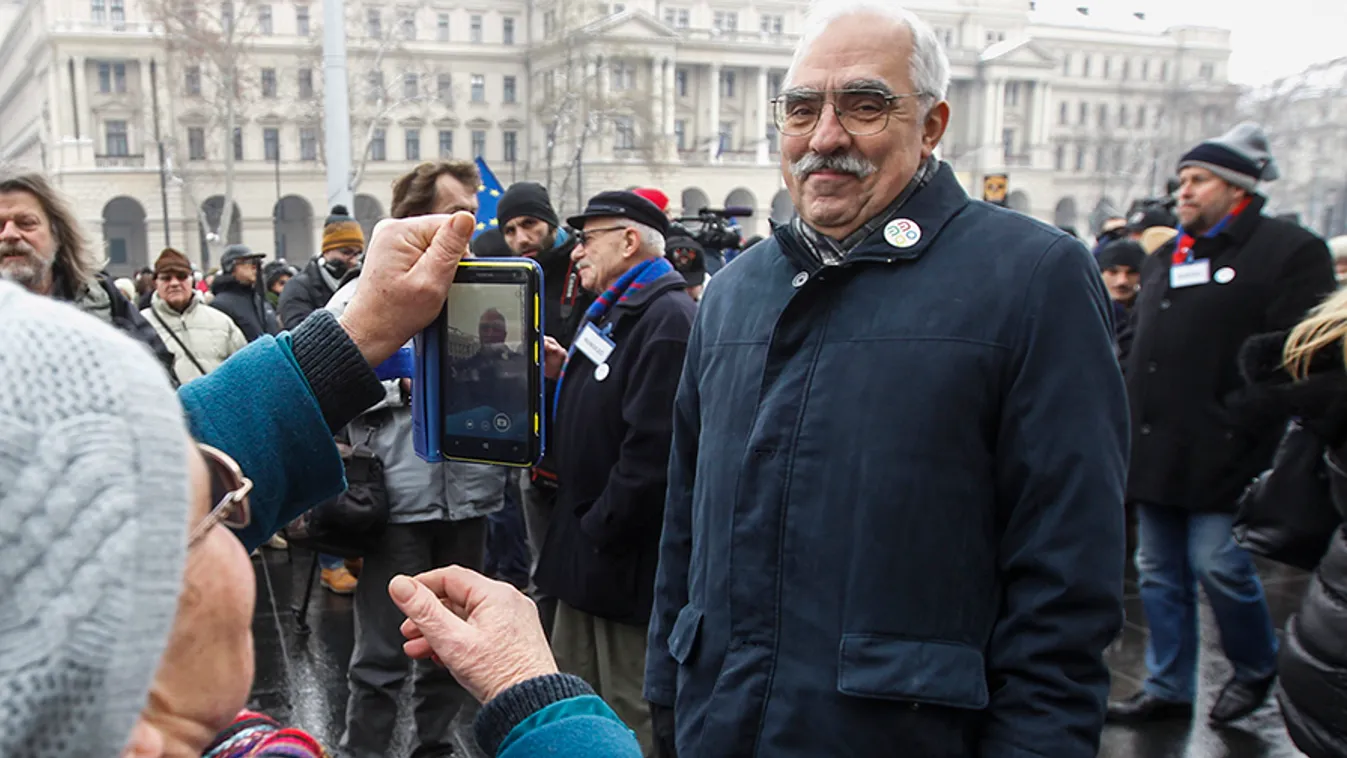 Bokros Lajos is visszalépett, a DK-s jelölt javára