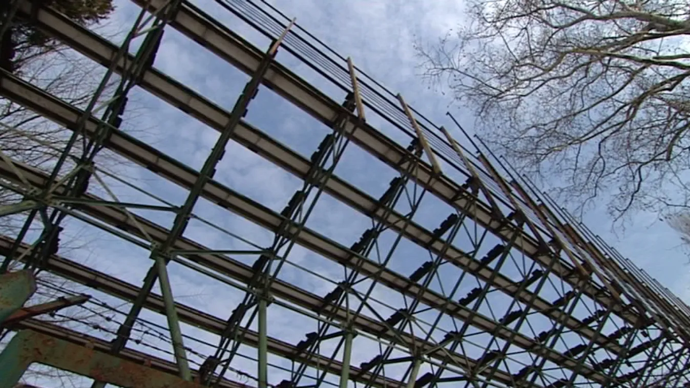 Tiborcz-közeli cég bontja kétszázmillióért az omladozó margitszigeti teniszpályát