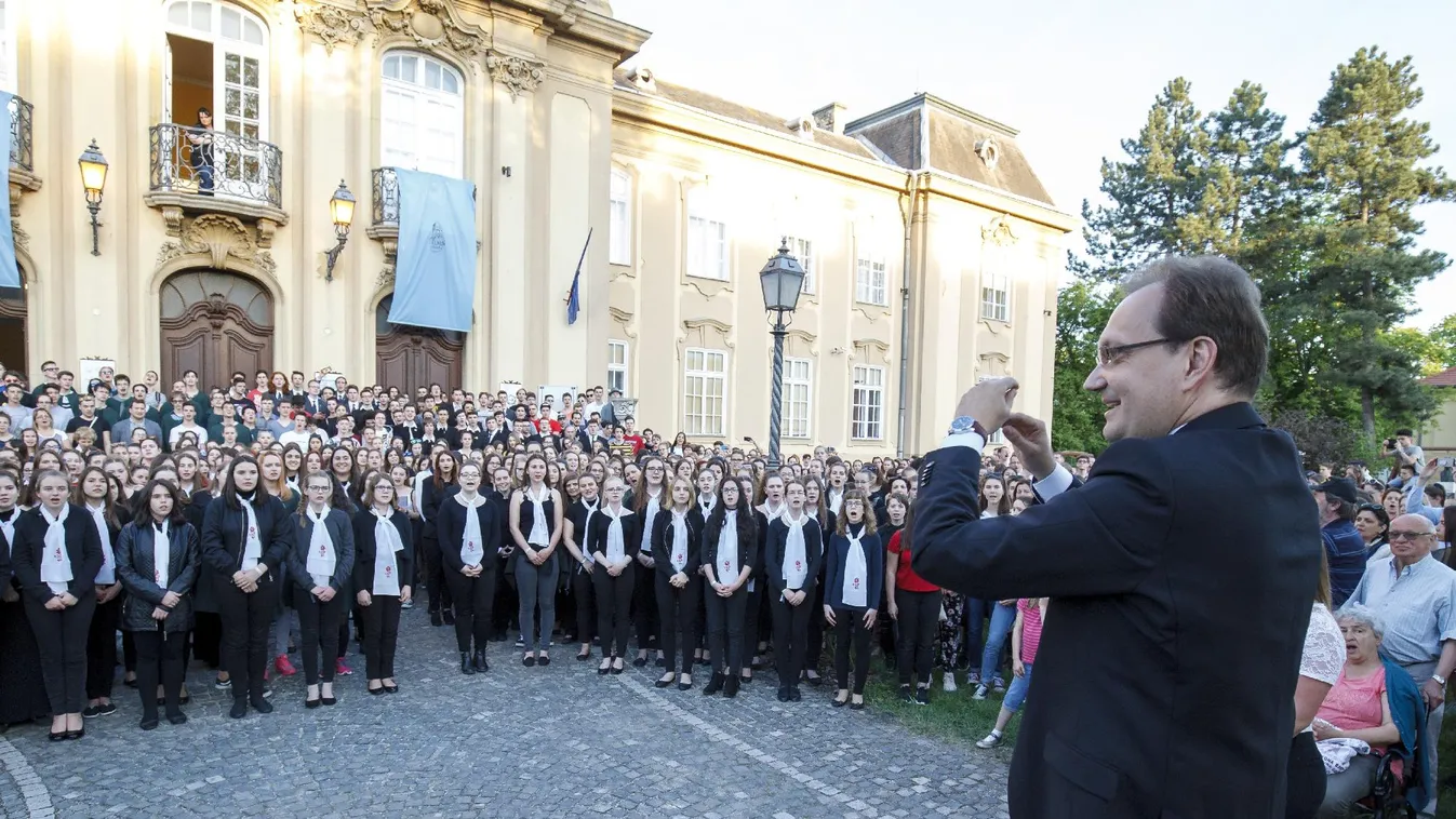 1700 gyereknek vezényelt az államtitkár