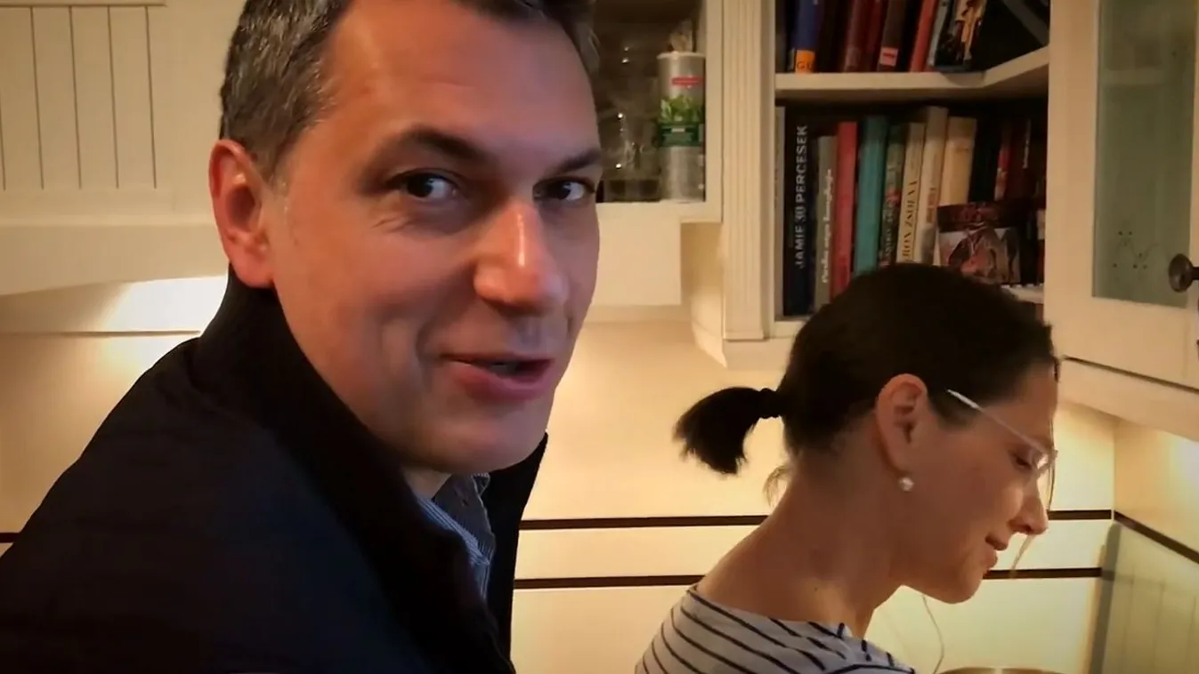 „Zita, ajánlj a választóknak!” – kalácssütéssel hangolt a választásra Lázár