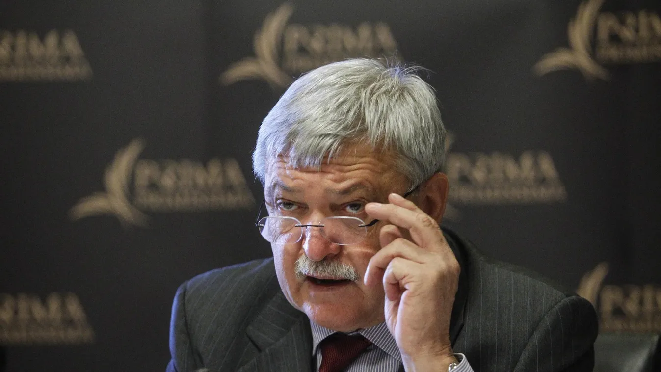 Csányi a bankadó eltörlését várja a kormánytól