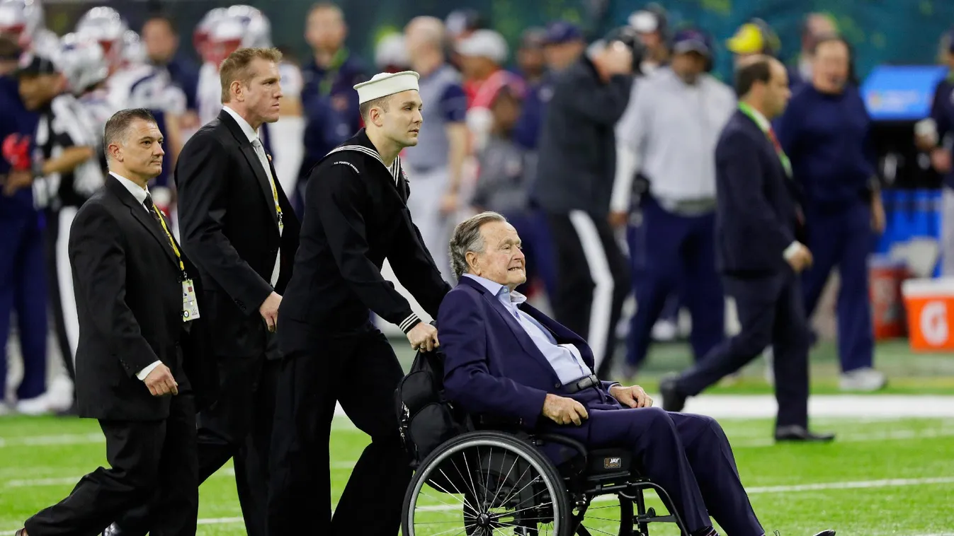 Kórházban van az idősebb Bush