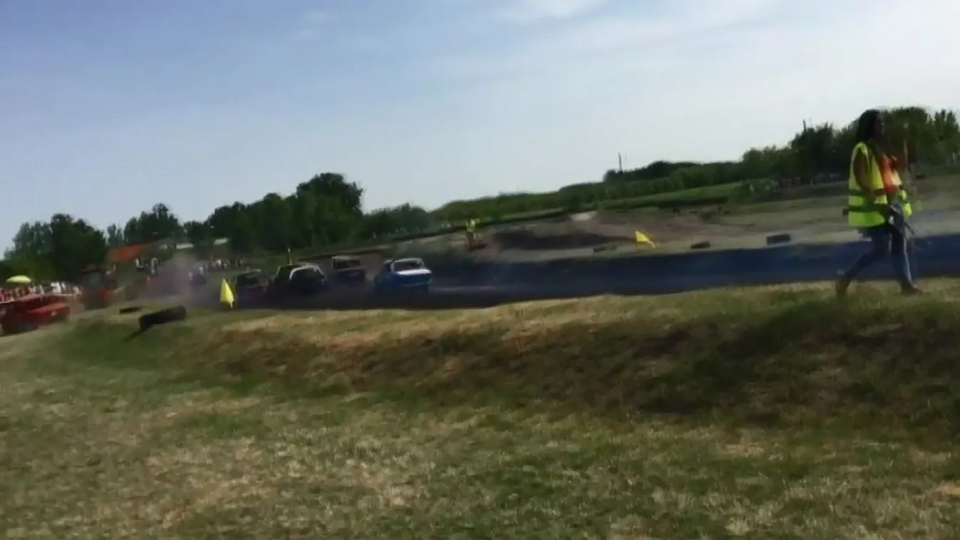 Nézők közé csapódott egy autó, nyolcan megsérültek