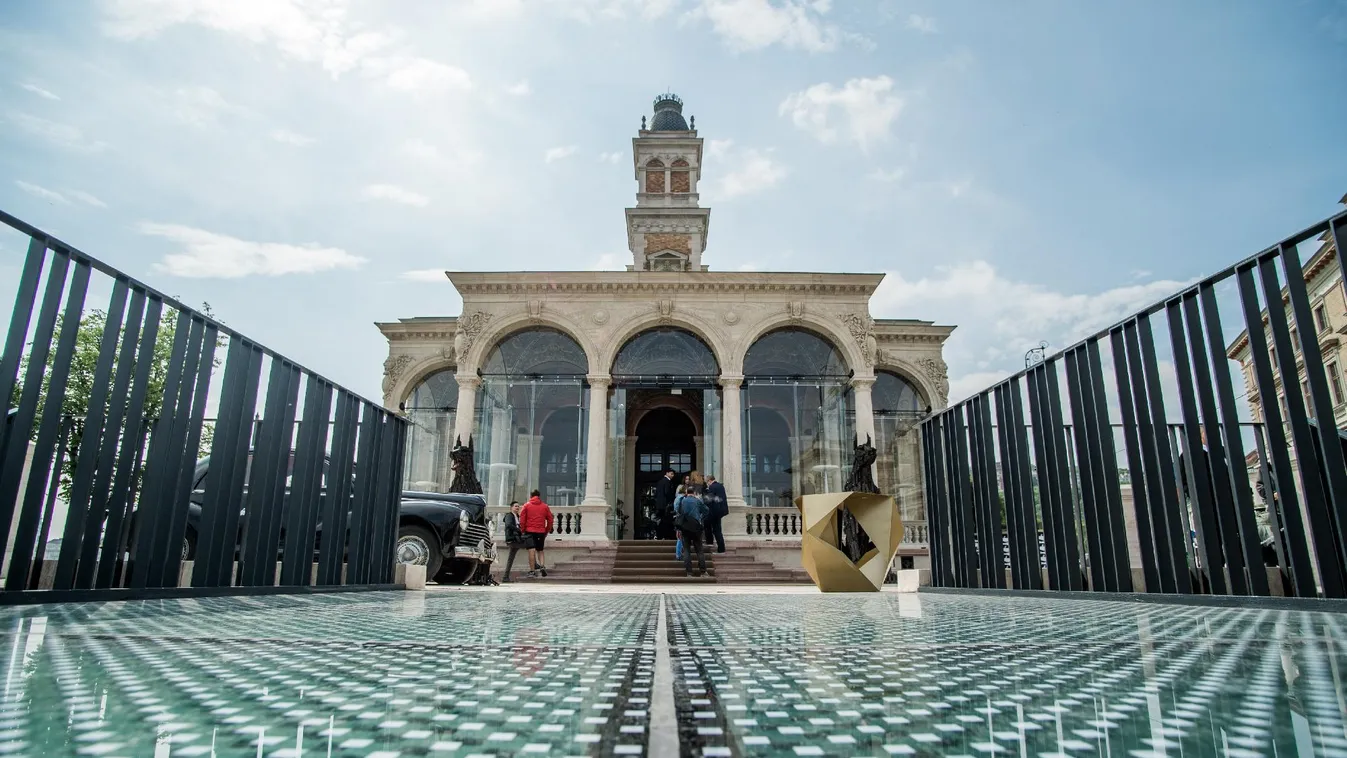 Néhány Matolcsy-kötet is helyet kapott a világ legelegánsabb gépházában