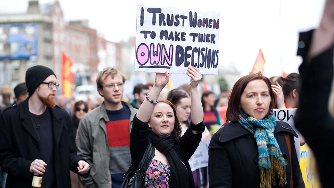 Európa legszigorúbb abortusz-törvényéről szavaznak az írek