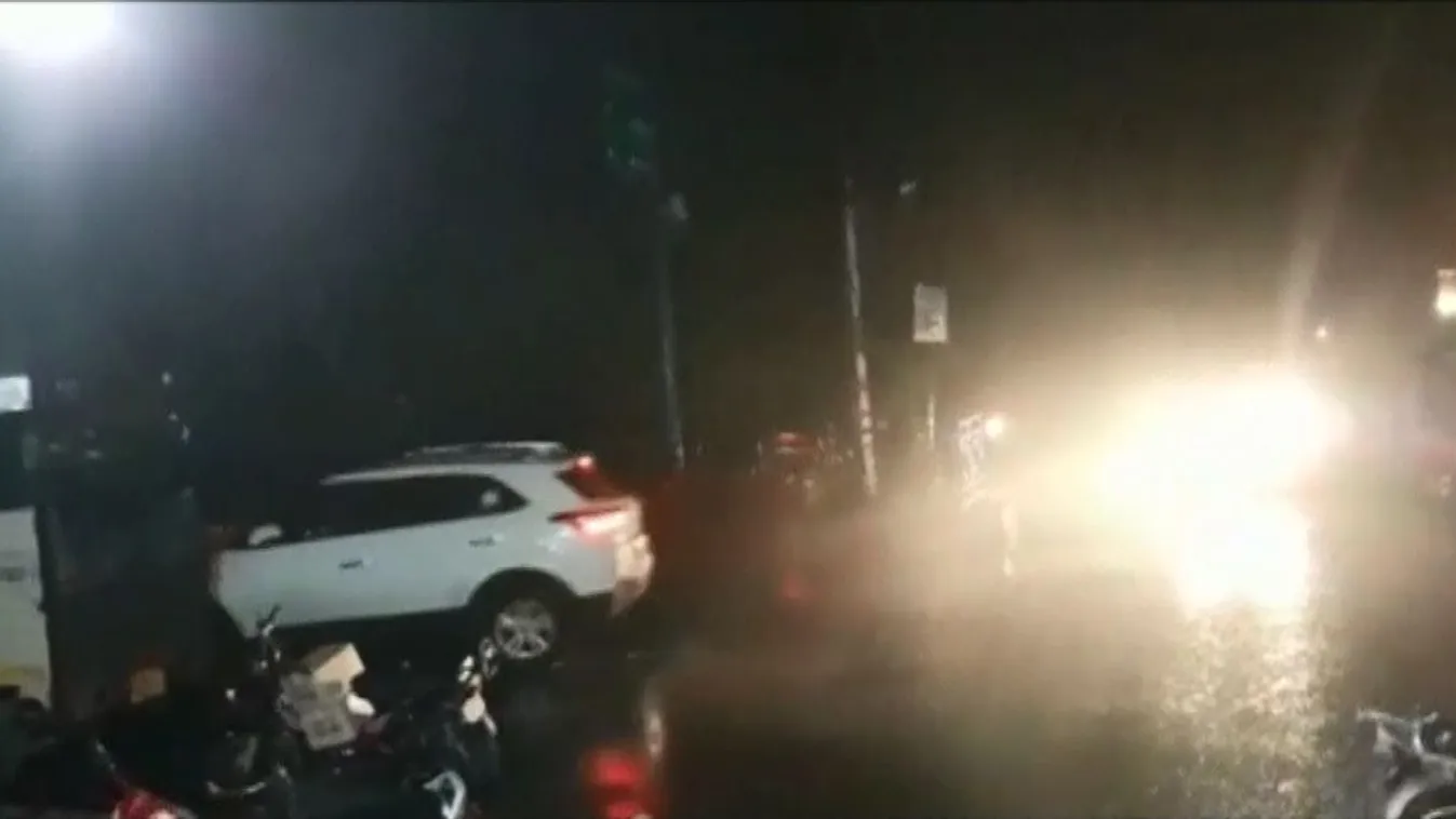 Százan vesztették életüket rendkívüli erősségű viharban