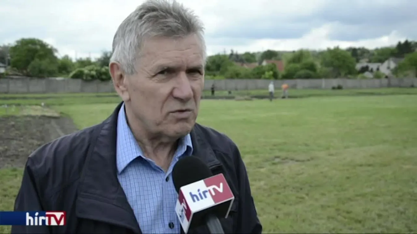 Így használják Ajkán a focipályát