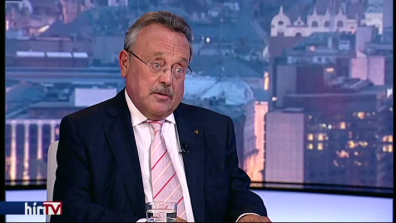 Egyenesen – Kívül tágasabb