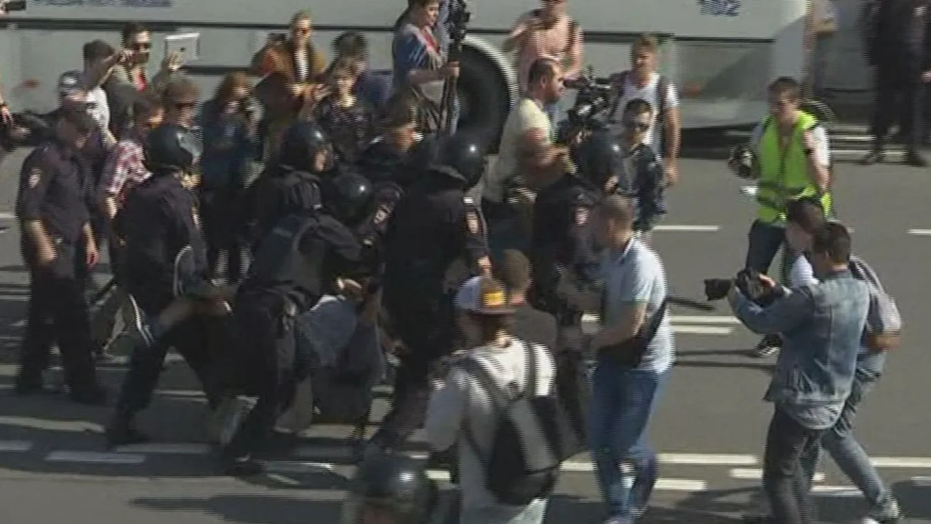 Erőszakkal vetettek véget az ellenzéki tüntetéseknek Oroszországban