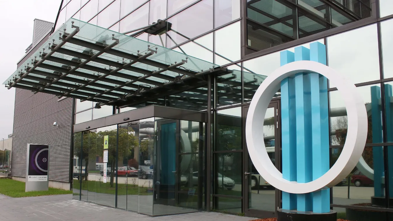 Ismét megvezette a közmédiát egy viccoldal