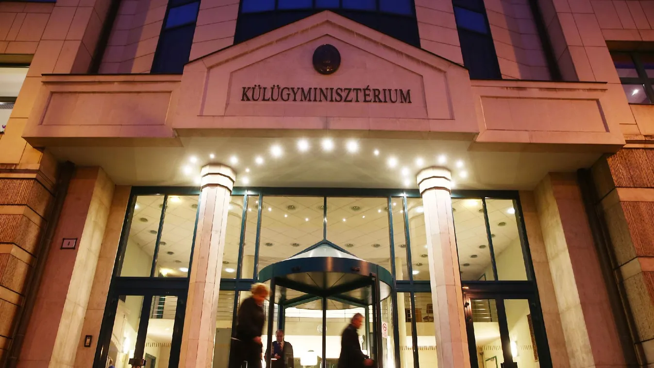 Már most csaknem 30 milliárdot osztott szét a külügy