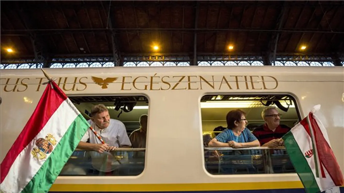 Elindult a zarándokvonat Csíksomlyóra
