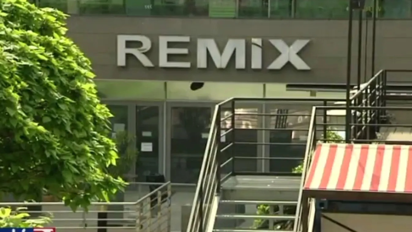 Egy budapesti szórakozóhely előtt tüntettek