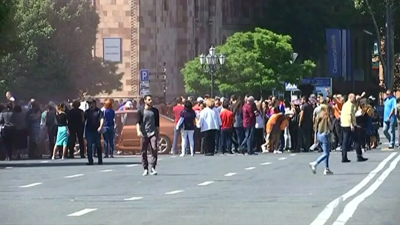Blokád: Lezárták a fontosabb utakat, nem jár a metró