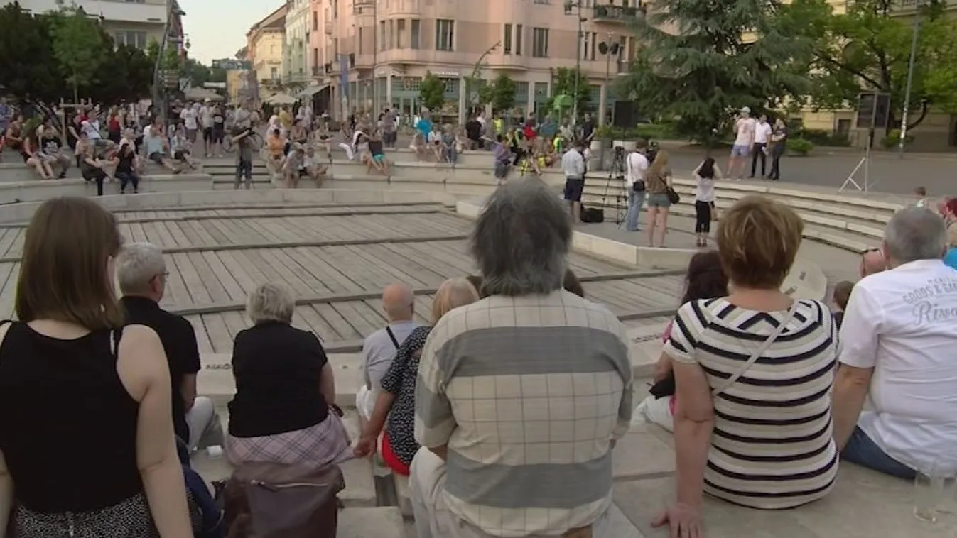 „Orbán Viktor rendszere a teljes korrupcióba és a leszakadásba vezet”