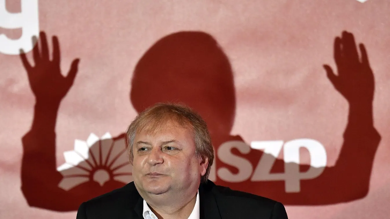 Hiller István háttérbe vonul