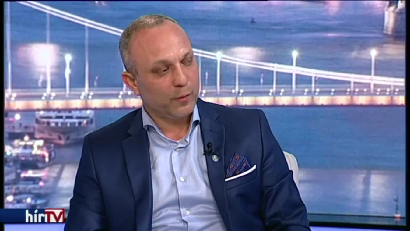 Egyenesen - Kívül tágasabb