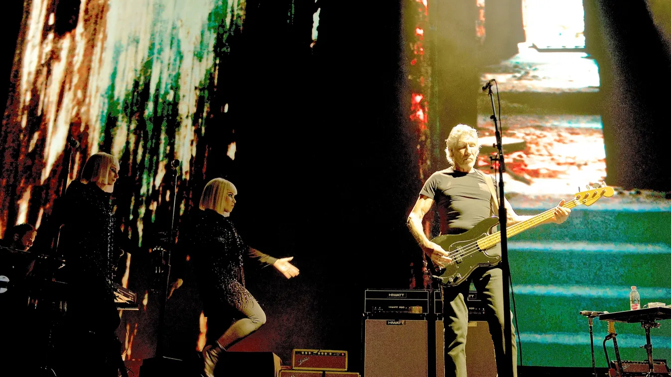 Teltházas koncerten szólt be a kormánynak Roger Waters