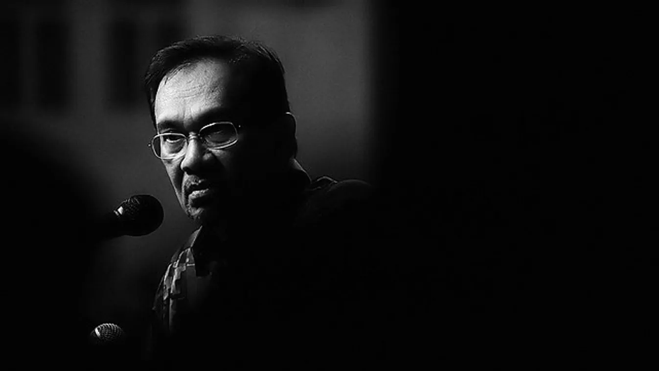 Kiszabadult Anvar Ibrahim