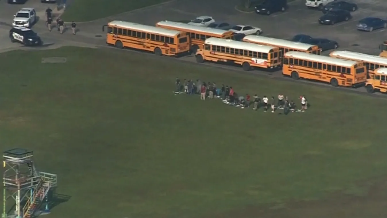 Két diák vérengzett egy amerikai középiskolában