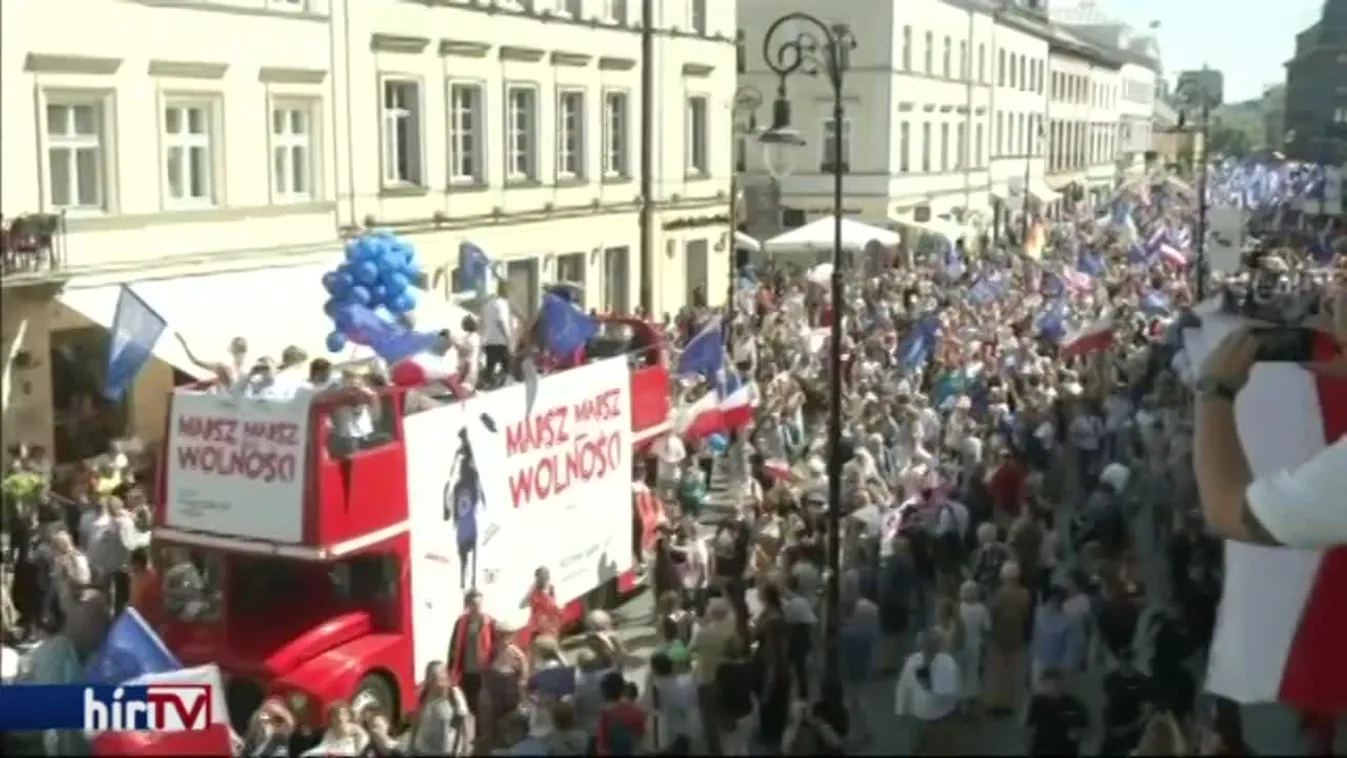 Több ezren tüntettek a kormány ellen Varsóban