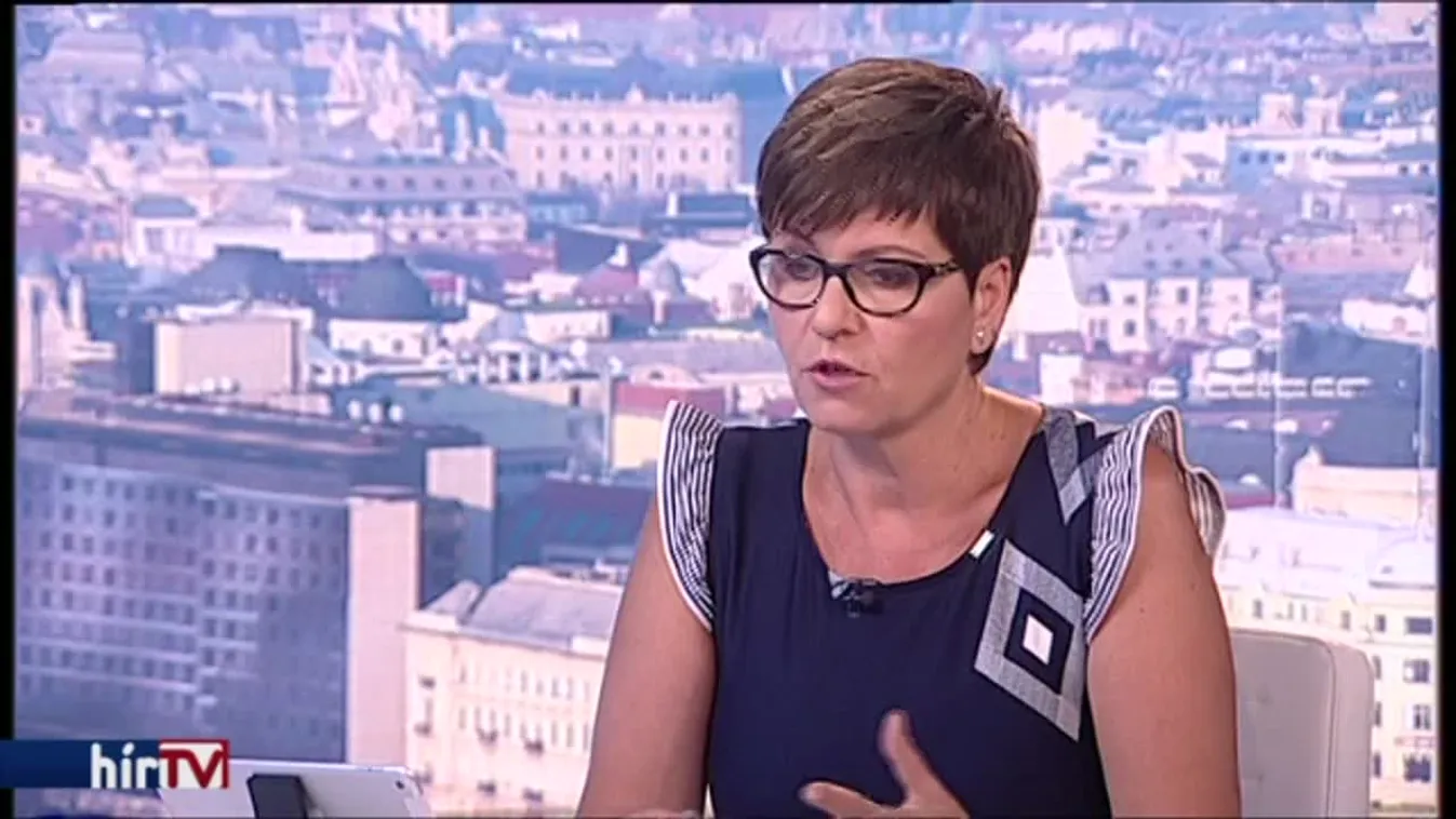 Egyenesen – Lejtmenetben?