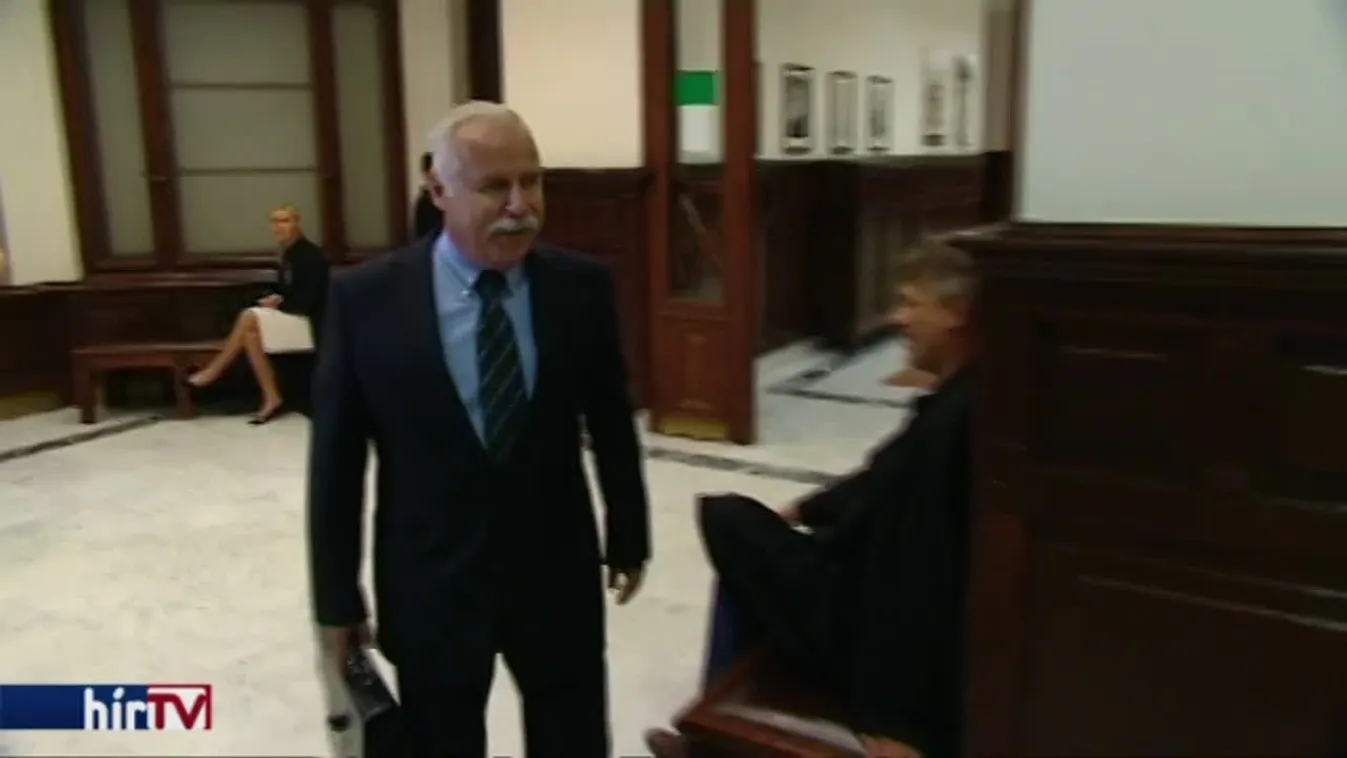 Felmentették a kémper vádlottjait