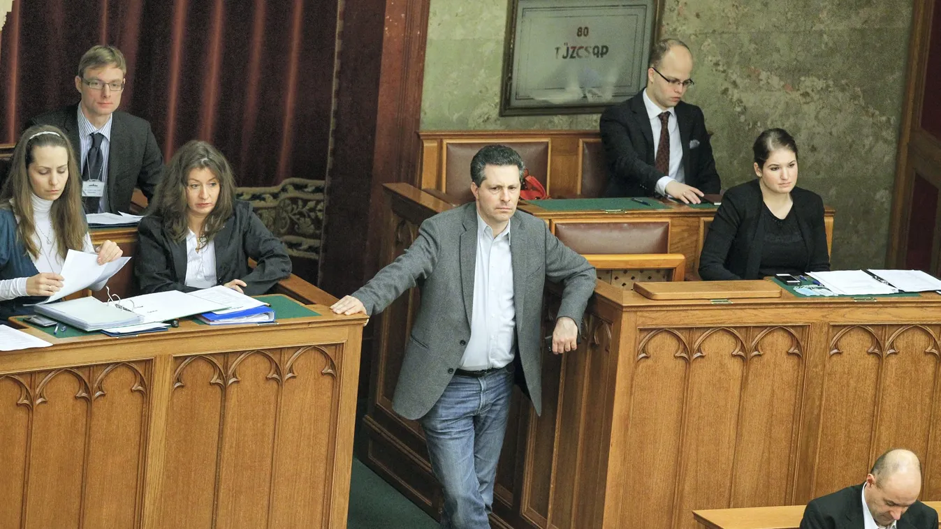 Betelt a pohár – Egyenesen plusz