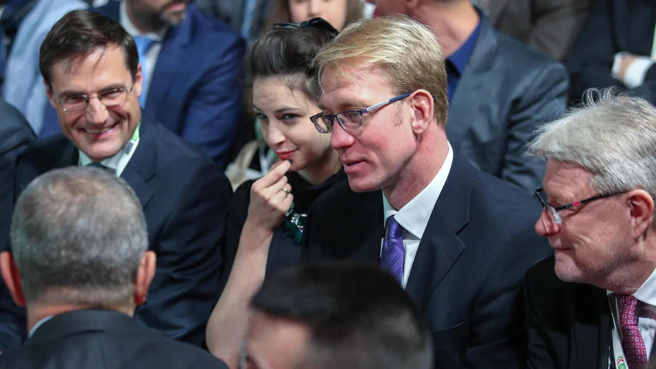 Mélyvízből a politikai iszapbirkózásba – Reggeli járat