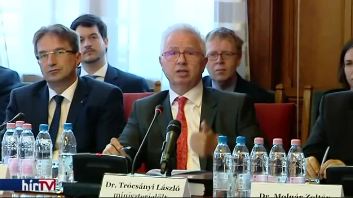 Trócsányi különbíróságokat hozna létre, Kásler adós maradt a konkrét válaszokkal